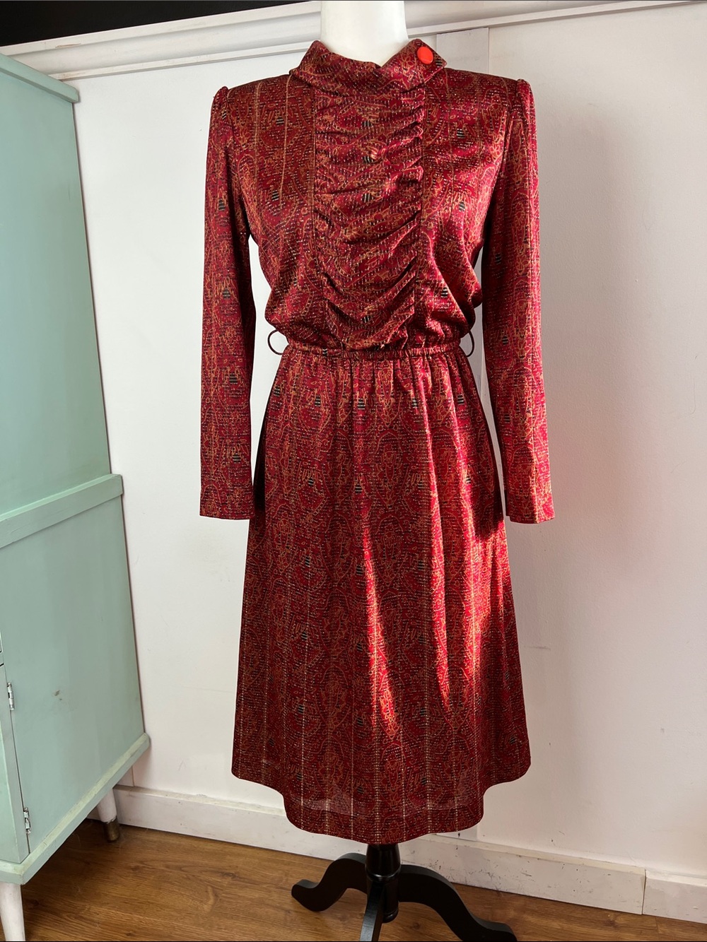 Vintage-Style Red Ruched Long-Sleeve Dress